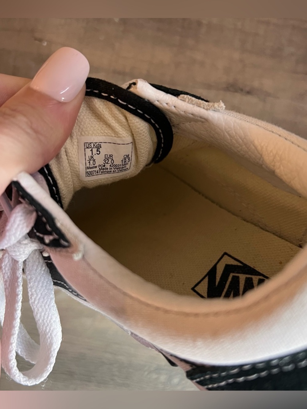 Vans - Picture 6 of 6